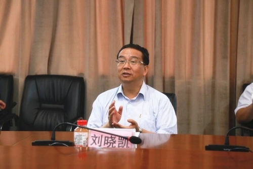 贵州省政协主席刘晓凯莅临威尼斯官网在线药业调研考察